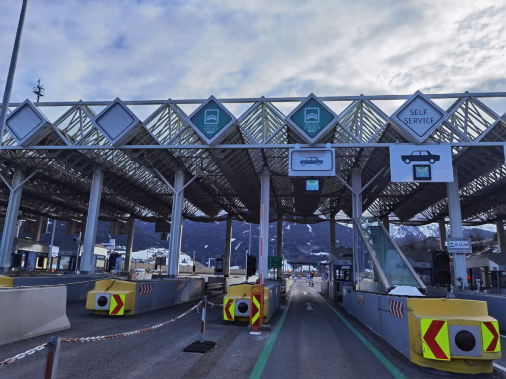 Hier bezahlst du die Brenner Maut für die Brennerautobahn - Mautstelle Schönberg in Österreich