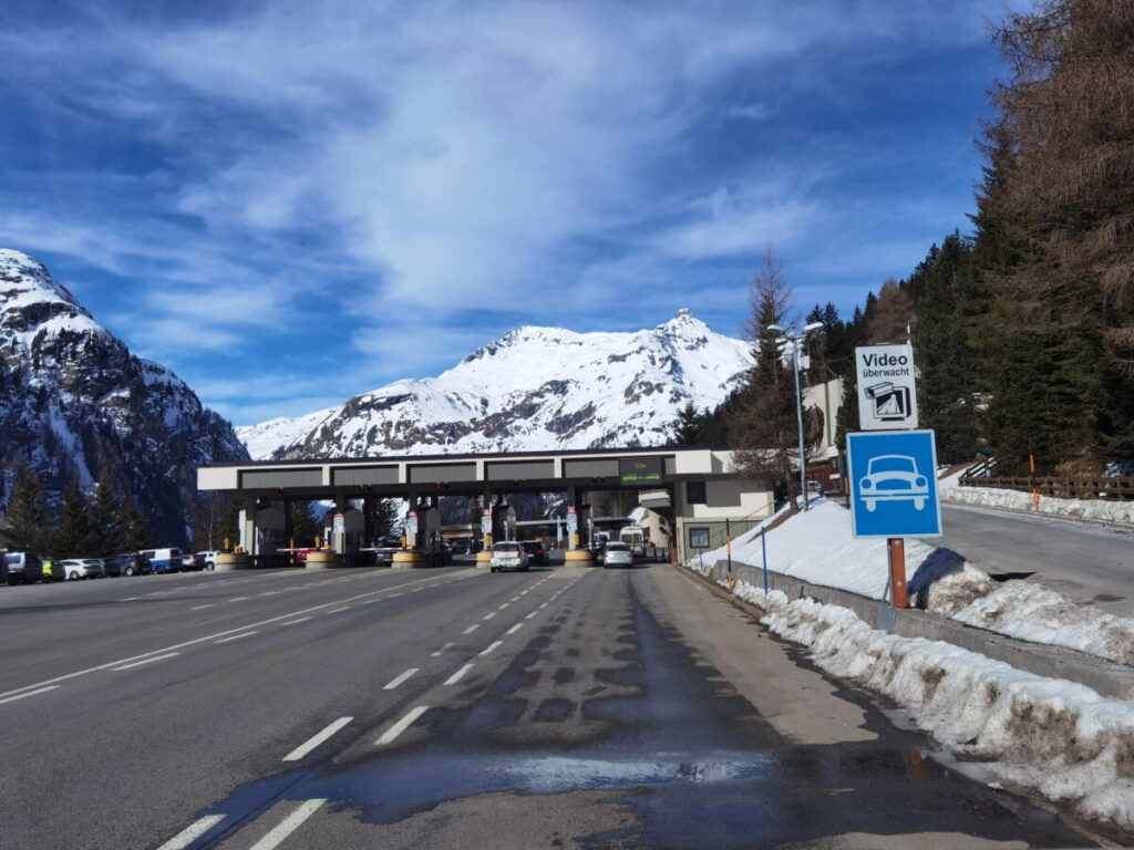 Die Bezahlung der Felbertauerntunnel Maut erfolgt vor der Einfahrt ins Südportal